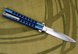 knifepics:  Blue Ti Weehawk