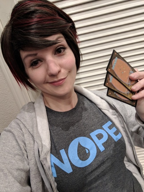 tappytoeclaws:Selfie collection of the four cosplays from GP Vegas. If you have any pictures you too