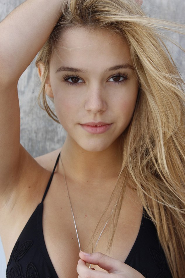 alexis-ren-fan:  Alexis Ren 