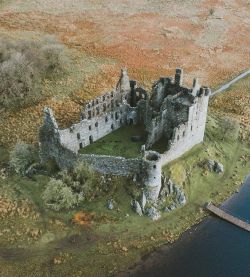 nordicsublime: Kilchurn Castle - VisitScotland
