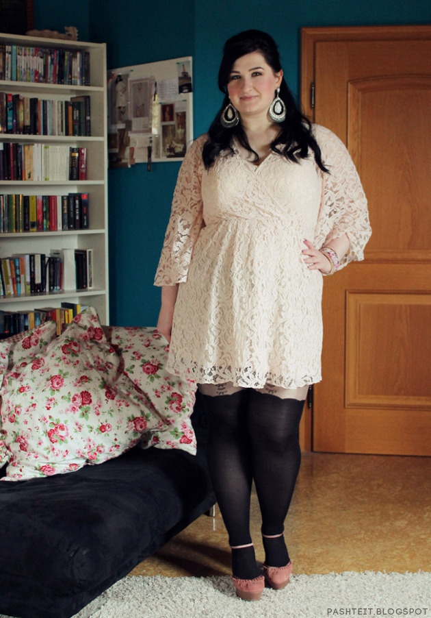pashteit:  ootd: Asos lace dress with like, the best sleeves ever &amp; faux