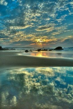 globalhumor:  Valdearenas beach, Cantabria,