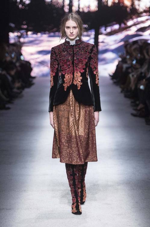 fashion-boots:Alberta Ferretti Fall Winter 2015-16 Women’s Collection – Milan Fashi
