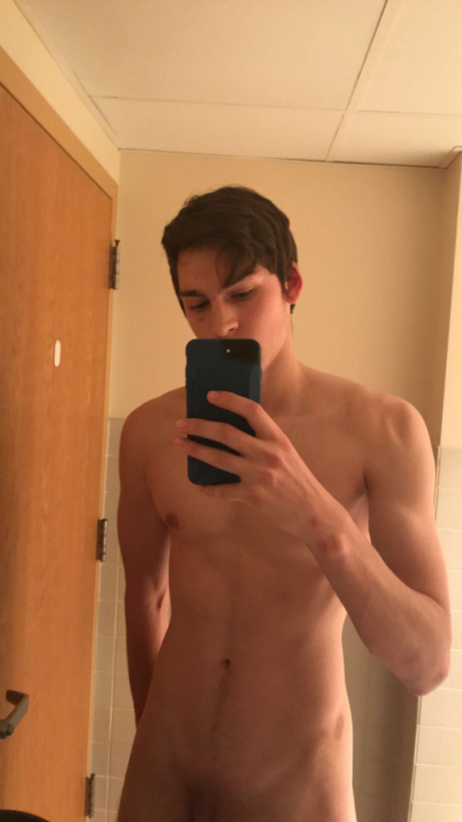 Sex ibaitstr8guys:  Nick, 18  i have 60  videos pictures