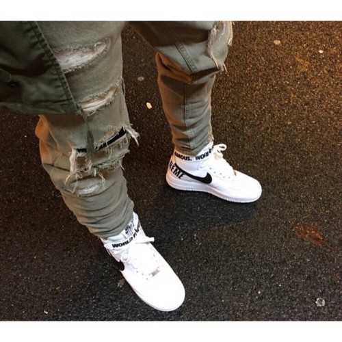 phuckindope:  Nike x Supreme Air Force 1s @princeinjeans