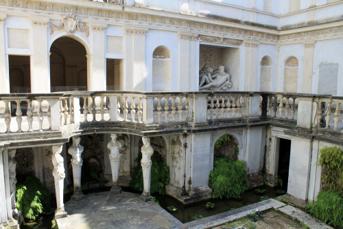 brown-soap-and-beer:Roman Monuments: Nymphaeum within the Villa Giulia.