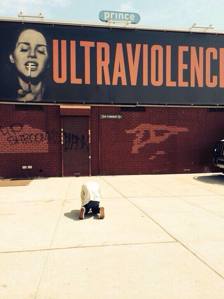 lanasdadddy:  Bow down to the Queen 