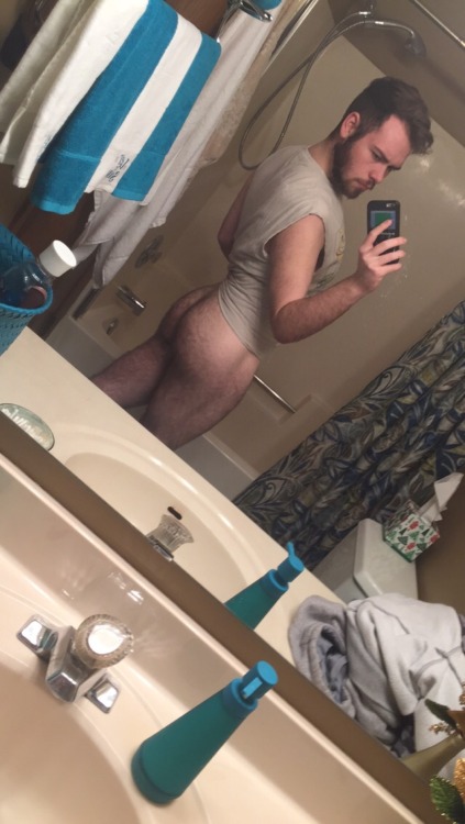skyslut:  gemqueer:  When I flex my thigh my ass gets smaller but it’s till better than most  just fucking reblog this please 