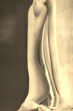 madivinecomedie:André Kertesz. Distortion Scan personnel de « Formes nues ». Edition d’Art Graphique et Photographique 1935