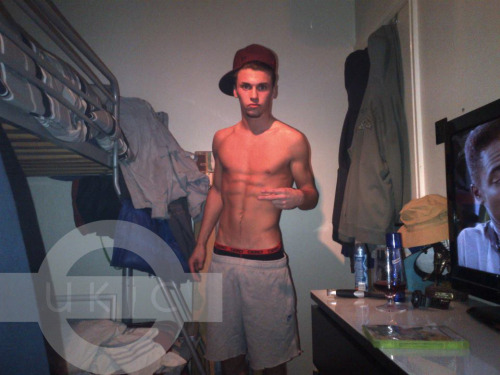 uklc:  Who remember’s Jamie? Well guess what? Hes back tonight with a few more pics and even a video!!See his other pics here: http://uklc.tumblr.com/post/108034641034/requested-this-is-jamie-hes-really-hot-and-upComing around 18:30<3