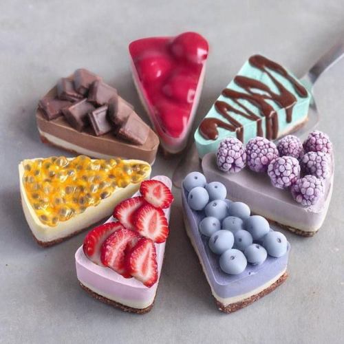 foodffs:  A 16-year-old Instagrammer named Jose is banishing ‘boring food’ by crafting colorful, vibrant, and completely vegan breakfasts and sweets - InstagramFollow for recipesGet your FoodFfs stuff here