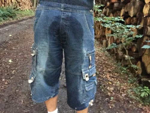 Porn Pics wetdude792:Peed my overall shorts @mikisit