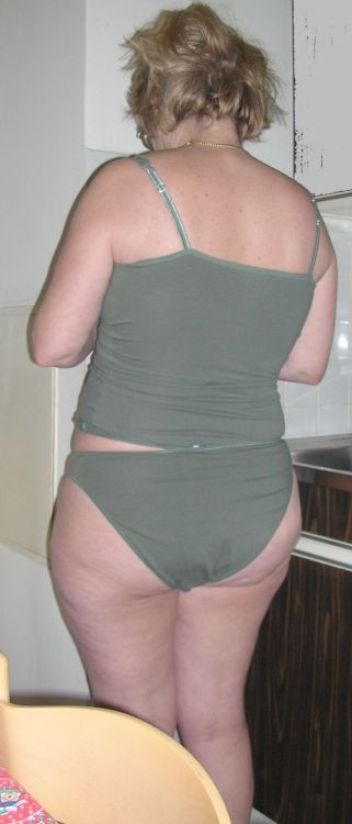 freshhottubwizard:  lucy in green,reblog