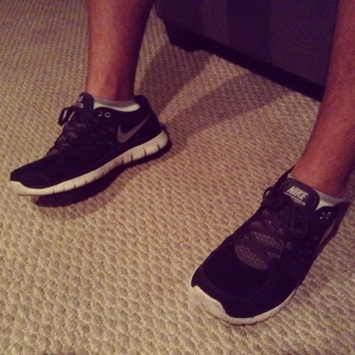 yngrawcumdump:  …for the second night in a row, I found myself under the socks and feet of one of the hottest men I’ve ever met.  