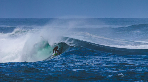 infinitesurf:  flynn novak, avalanches. photo: jeremiah klein