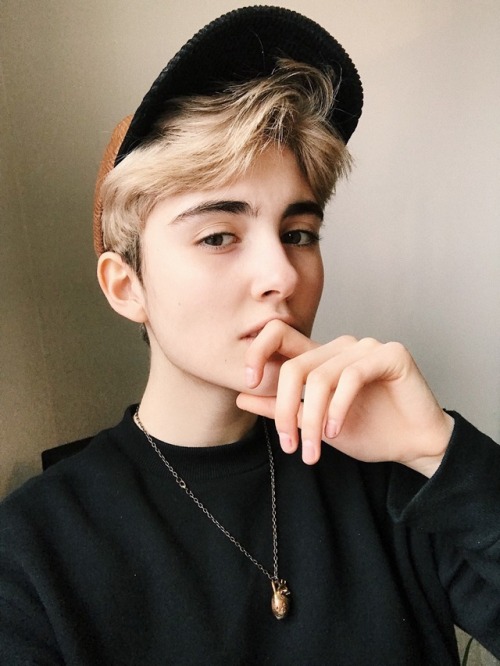 monicasmellow: ✨✨ they/them/theirs