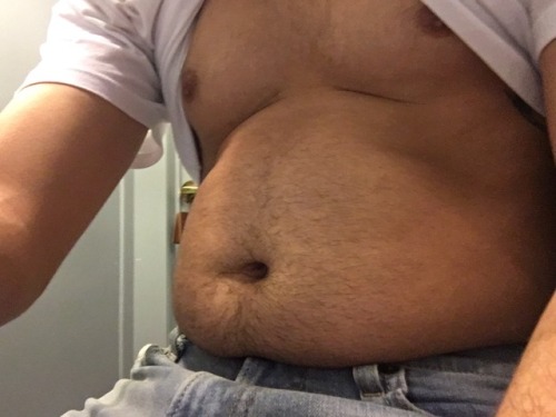michlxbelly:  So I went to buy some new jeans and I found out that 30’s or 31 size pants don’t fit as well as it used to…