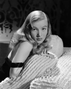 hollywoodcentury:  The sultry, Veronica Lake
