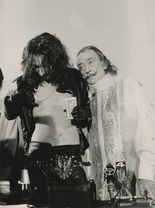 historicaltimes:  Alice Cooper and Salvador Dali, New York, 1973 