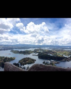 #guatape #pueblo #Colombia #elpenol #elpeñol #bigassrock halfway up!