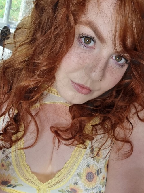 moved2honeybumbleebee-deactivat:I&rsquo;m 11 months clean from SH today 🌻🐝