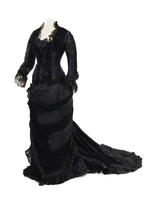 Dress ca. 1877From Enchères Sadde via Interencheres