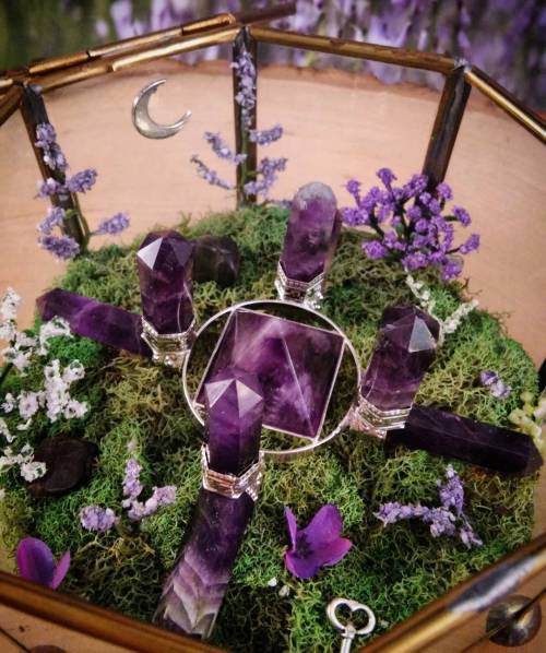 It’s A Generator. In A Crystal Garden.😚 Crystaljypsyjewelry.etsy.com 🌛🔮🌜 #crystals #soul