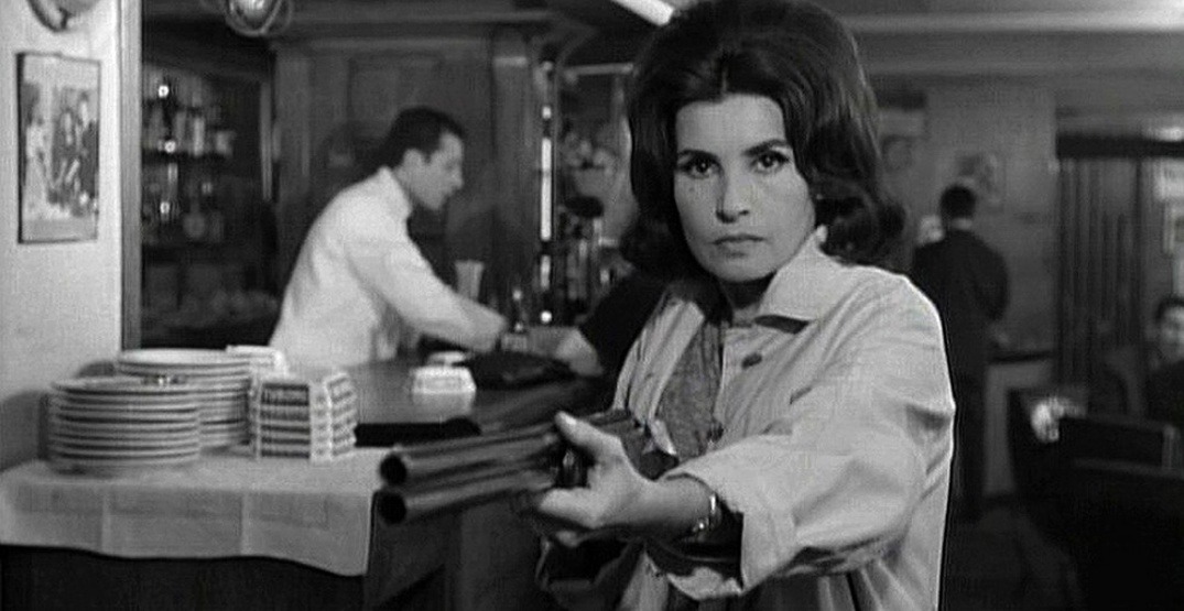 Nelly Benedetti dans La Peau douce de François Truffaut, 1964.