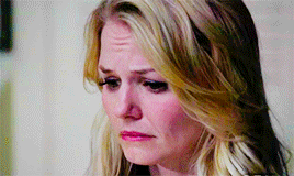 sheriffchiselchin:Emma Swan in Every Episode 2X01 Broken
