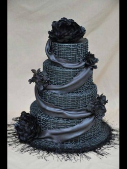 sacre-phantasm:  Goth wedding cakes