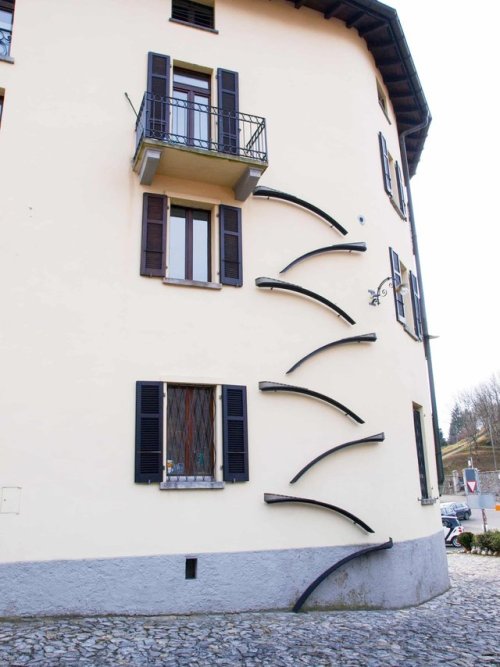 sixpenceee:Cat ladders in Bern, Switzerland. Source