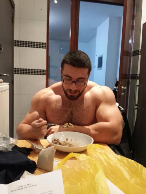 monsieurunivers:  Mike, sweet brussels guy. 110 kg of hapiness… He’ll do his first compet next year. As junior.