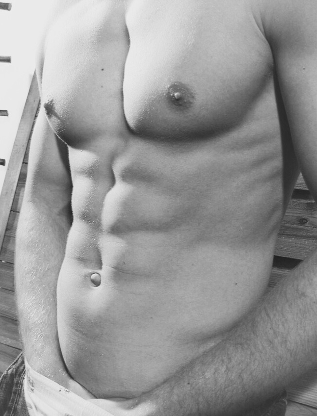 lille-jo:  Nipple play …