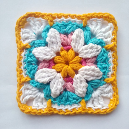 ericacrochets:V-square by Kate VeselunkaFree Crochet Pattern Here (May need to make an account)