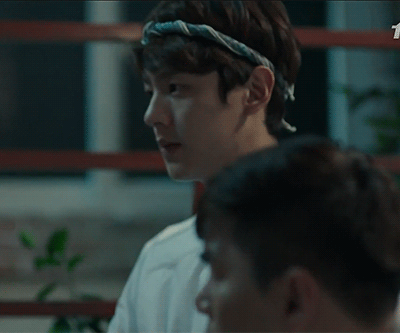 thesuitelife547:  I…am so late in watching this episode haha. But still, Kwak Siyang looks good and I kind of really like him with Park Boyoung. The moment I saw that scene with them walking together I was like “Wow, they match well” hahaha. I