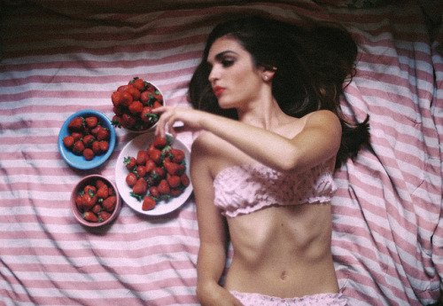 peachynkeen:  untitled by Honeyuck on Flickr. 