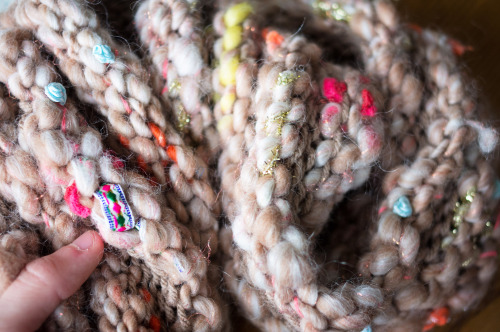 leavingmybody: www.etsy.com/shop/SpectremmaI knit a scarf and it’s now up on etsy! The yarn 