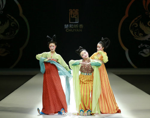dressesofchina: Recreated  dancers based on Tang dynasty dolls