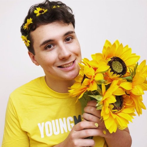 I wondered what he’d look like with his fringe, but wavy and now I’m conflicted
