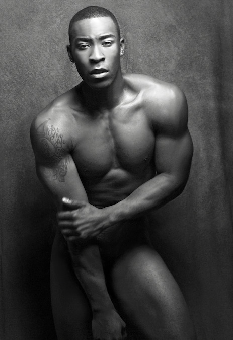 dominicanblackboy:  A beautiful naked black and white moment wit gorgeous muscle