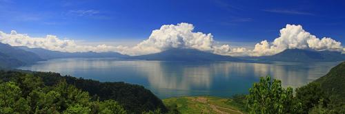 oneshotolive:  The beautiful volcanic Lake Atitlán in Guatemala [OC] [3010x1000] 📷: ChartFrogs 