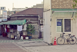 lovesouthkorea:   	Seoul Streets by Chantelle