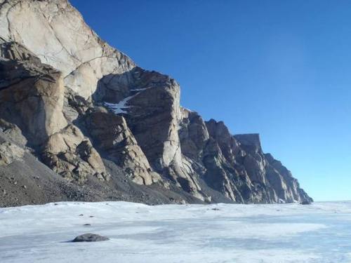 POTENTIAL DIAMOND DEPOSITS IN ANTARCTICA?A team of Australian geologists has reported in a recent pa