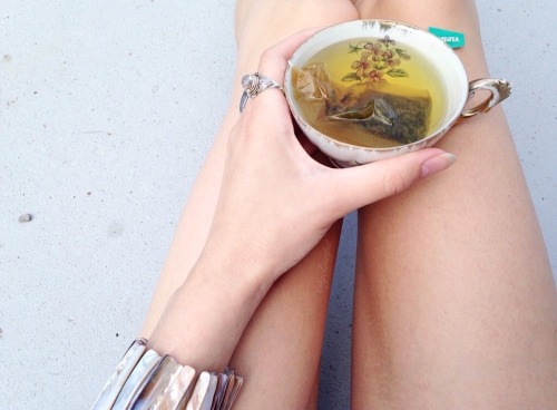 floralwaterwitch:I’ve been waking up super early, so I had a peppermint tea on the porch before work