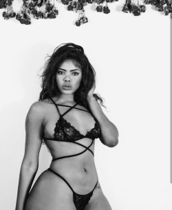 jazziedadd:  DeliciouslySexy. Curvy. BootiDelicious