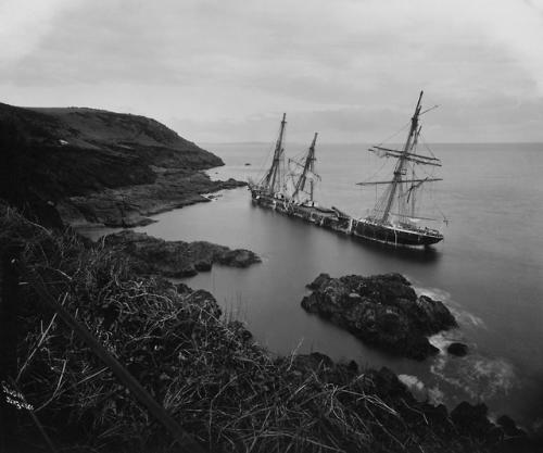 kateoplis:  One family’s photographs of shipwrecks - a thousand images spanning 130 years - at the Royal Museums Greenwich: The Gibson Archive