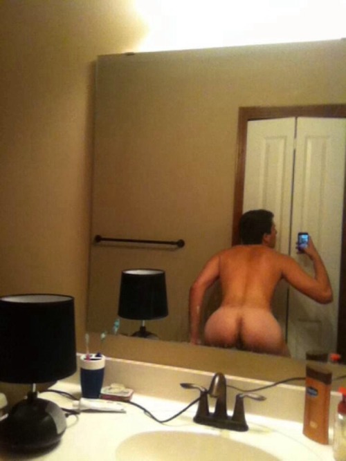 Porn photo cheeky-lads-post:  straightnakedselfies: