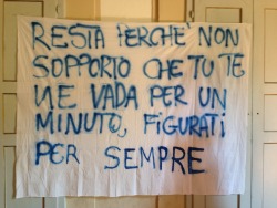 canyouseemeplease:  resta perché non sopporto che tu te ne vada per un minuto, figurati per sempre: