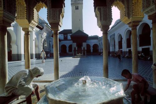 safemeth:morobook:Morocco. Fez. Quaraouyine mosque.1991  Mixed Pale/Glow