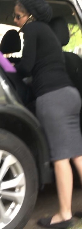 momoooo2: Beautiful fat ass on this frum milf…..I had to turn around for more shots of her. I
